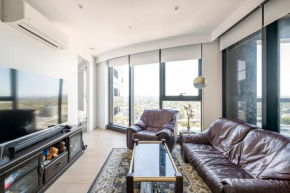 Skyone Lux 2Bed room Aprt in BoxHill with car park